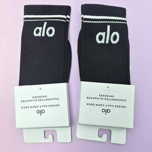 🥝NWT ALO Yoga Socks 2 Pairs